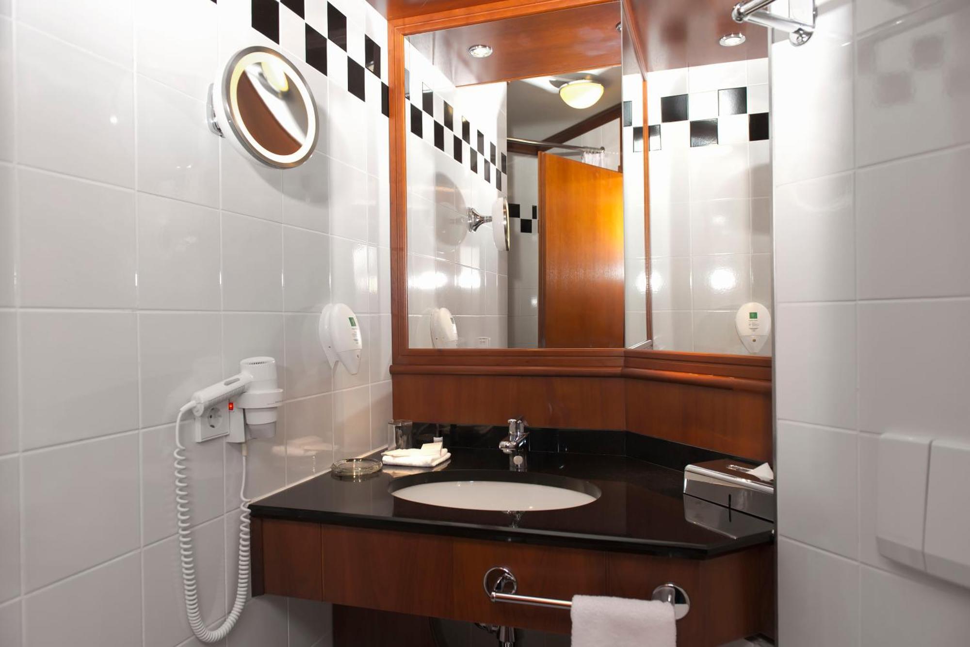 Radisson Blu Park & Conference Centre Hotel 4*